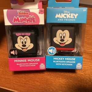 Disney Minnie/Mickey and Friends Bluetooth Speaker with Keychain Bundle New 6+